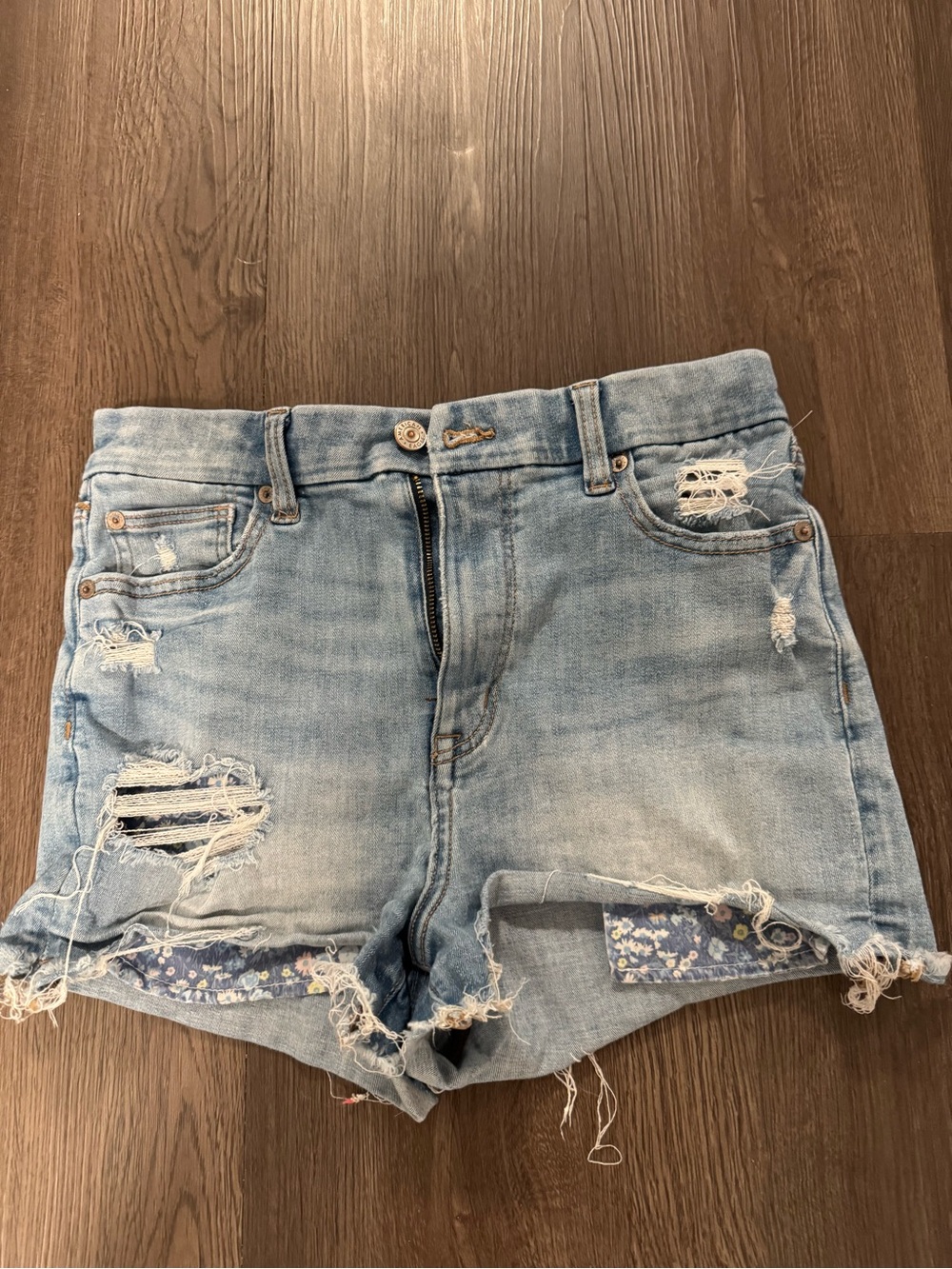 American Eagle Outfitters Light Blue Distressed Denim Shorts with Floral Patch